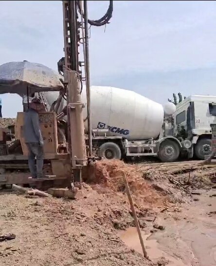 界首岩石井施工